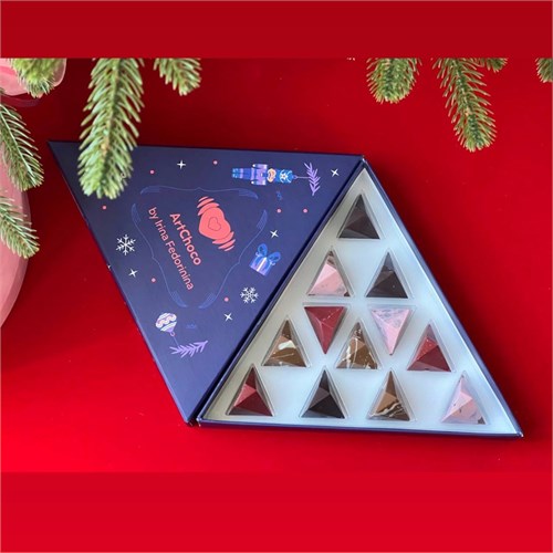 Коробка конфет треугольная "Щелкунчик" 12 конфет 10117