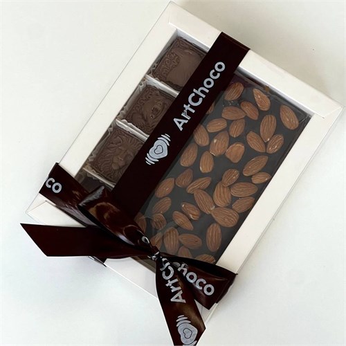 Набор из тёмного шоколада с миндалём 10145