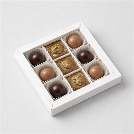 {{photo.Alt || photo.Description || 'Набор с молочным шоколадом и ореховыми конфетами'}}