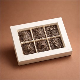 {{photo.Alt || photo.Description || 'Набор из тёмного шоколада'}}