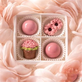 {{photo.Alt || photo.Description || 'Набор из конфет и фигурок 4шт'}}